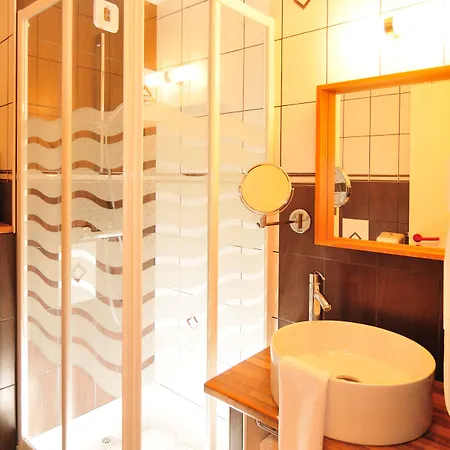 Logis Les Grenadines 3*
