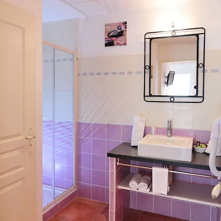 Szálloda Logis Les Grenadines 3*