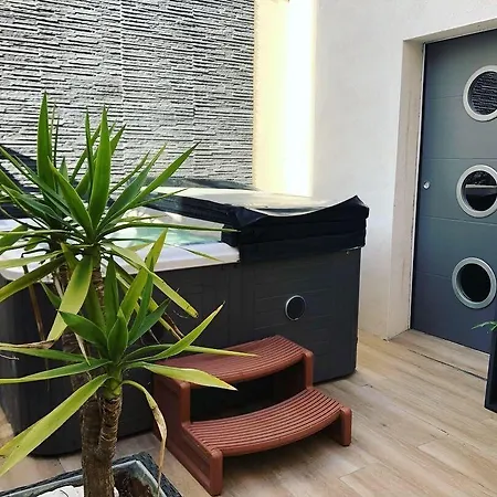 Szálloda Logis Les Grenadines 3*
