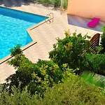 Les Grenadines Hotel