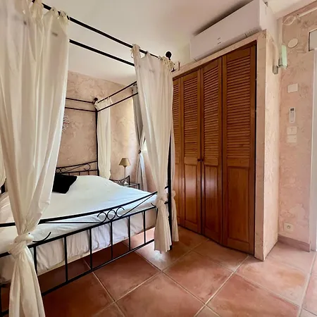 Отель Logis Les Grenadines