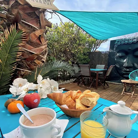 Logis Les Grenadines 3* אגדה