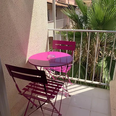 Logis Les Grenadines מלון אגדה