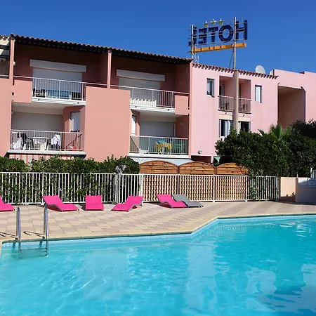 Logis Les Grenadines ホテル 3*