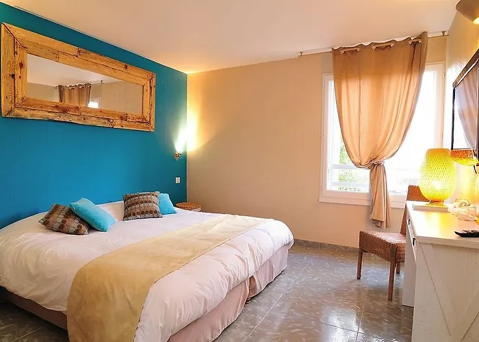 Logis Les Grenadines 3*