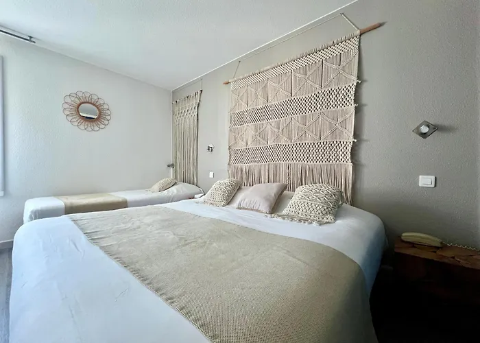 Logis Les Grenadines 3*