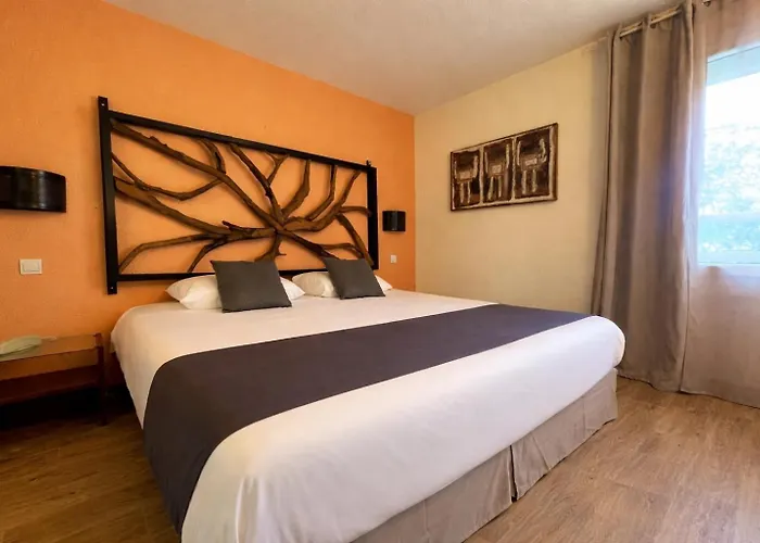 Logis Les Grenadines 3*