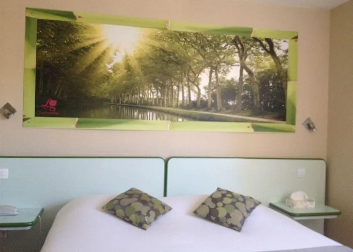 Logis Les Grenadines 3* アグド