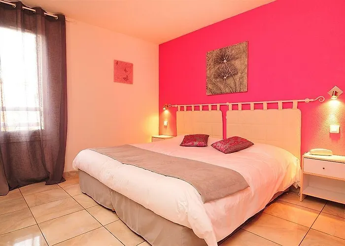 Logis Les Grenadines Hotel