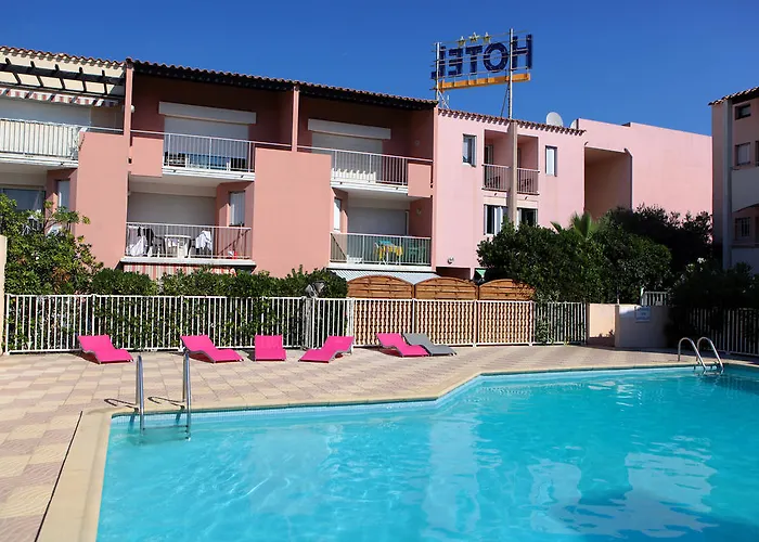Logis Les Grenadines ホテル 3*