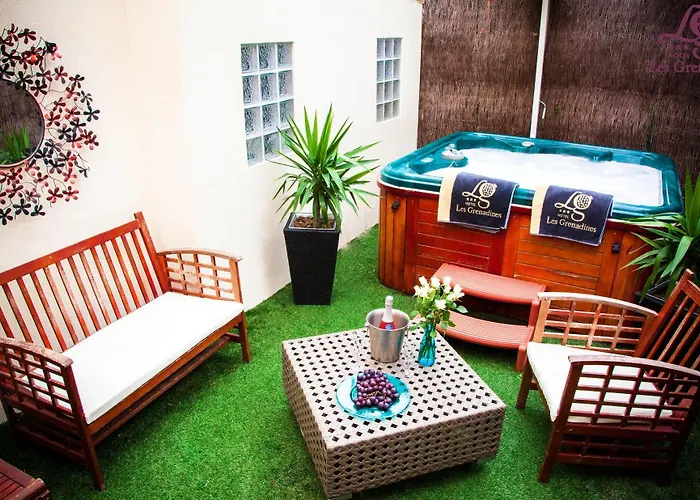 Logis Les Grenadines Hotel